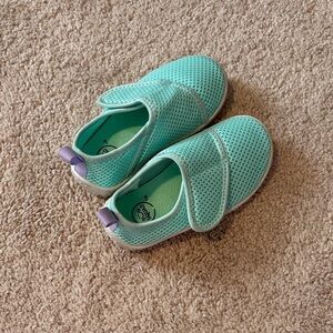 Toddler Girl Water Shoes, Size 5/6 toddler